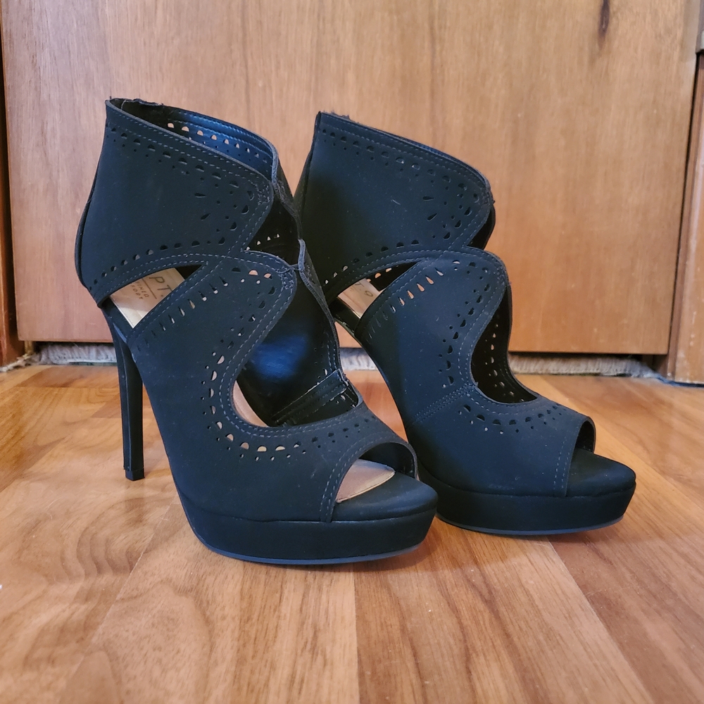 Apt. 9 Elegant Black Cutout Heels